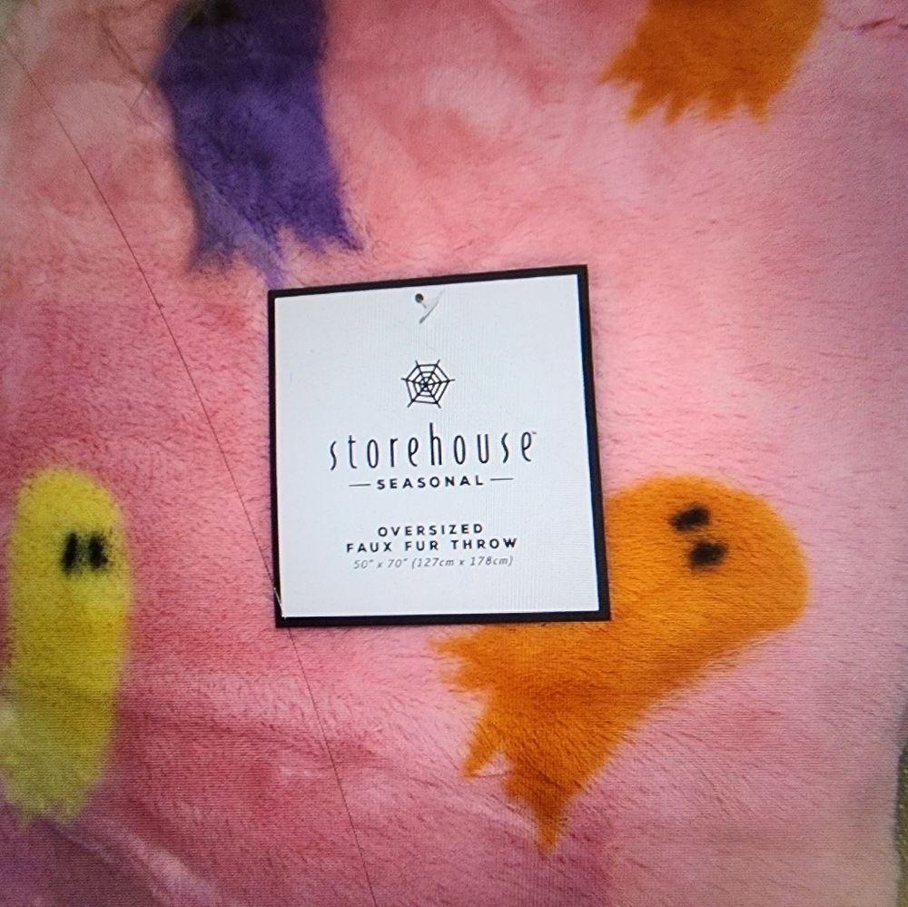 NWT Adorable TikTok Viral Pink Blanket 💗 with colorful 👻 ghost.